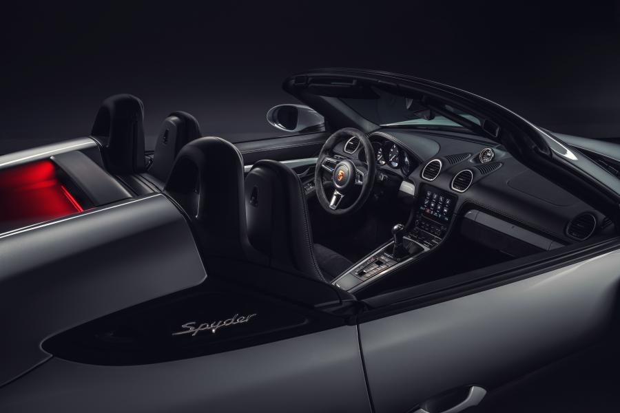 Интерьер Porsche 718 Spyder (982) 2019 года  (WW) (фото 16 из 318)